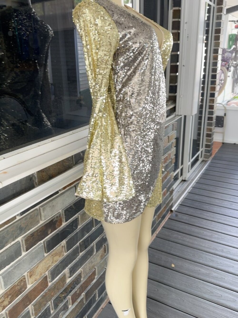 Romper/mini vestido de lentejuelas en tonos dorado, champagne y plateado